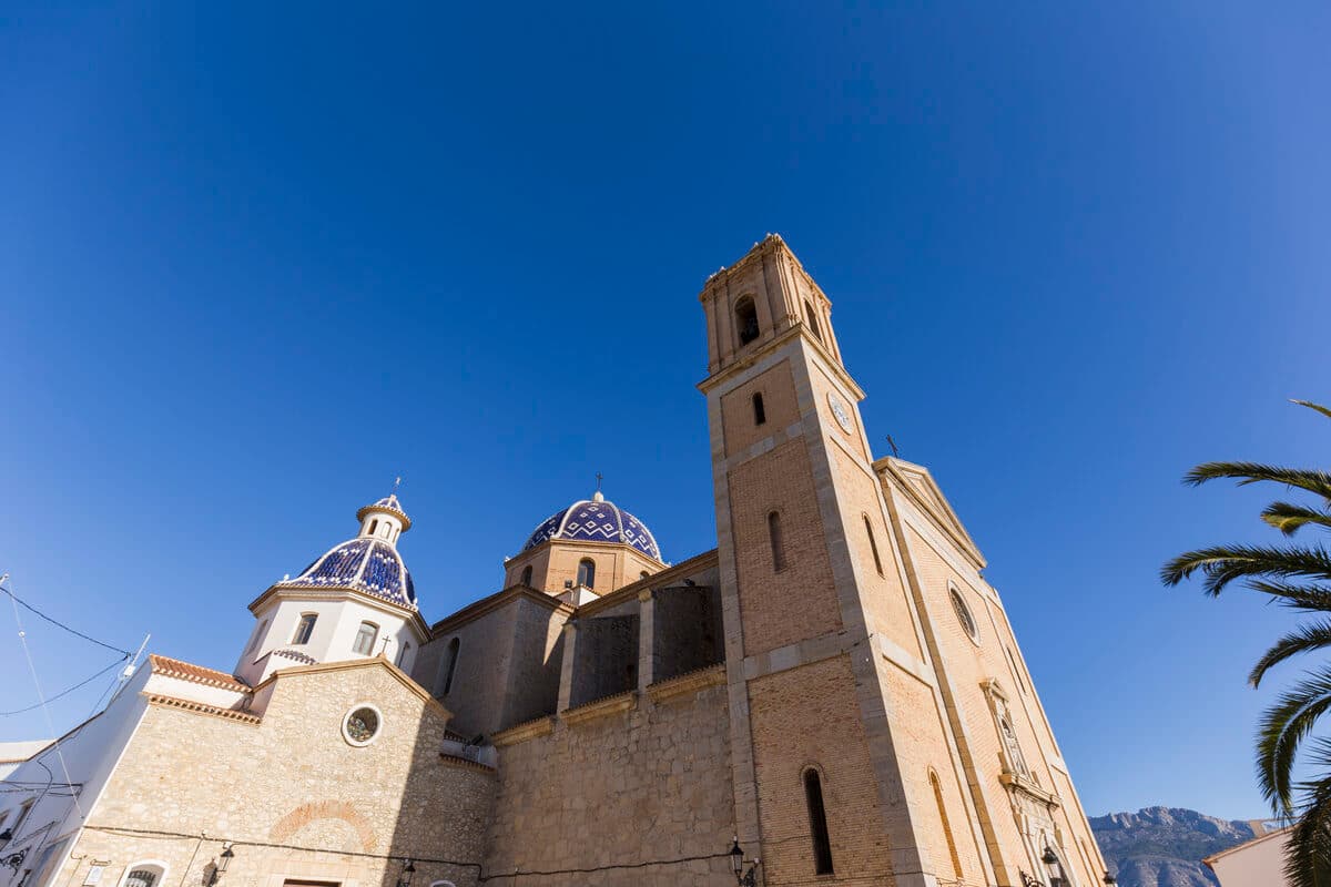 L'Église & sa coupole bleue